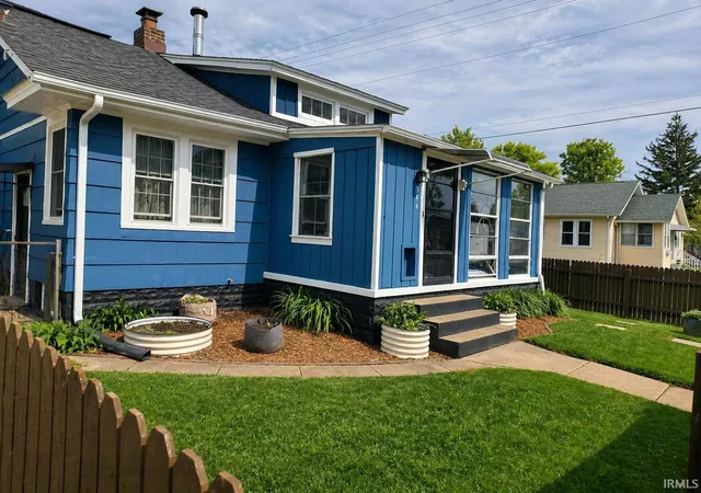 Photo 1 of Sale Pending at 944 Oakland St, South Bend, IN 46615 | MLS# 202625420 | Listing updated on 2026-07-08