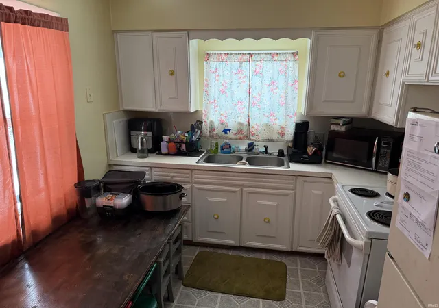 Photo 4 of Manufactured home for sale at 1922 Bergan St, South Bend, IN 46628 | MLS# 202625427 | Listing updated on 2026-07-02