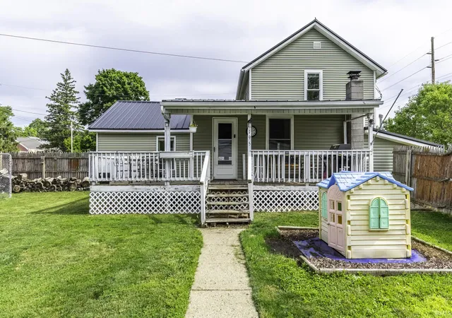 3rd image of 195 E Chestnut St, Waterloo, IN 46793 | MLS# 202625431