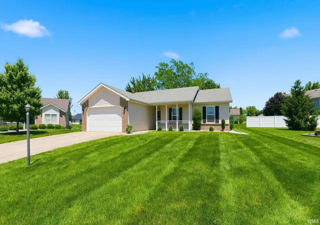 Homes for sale in Bluffton, IN | 1075 Granary Ct, Bluffton, IN 46714 | MLS# 202625453