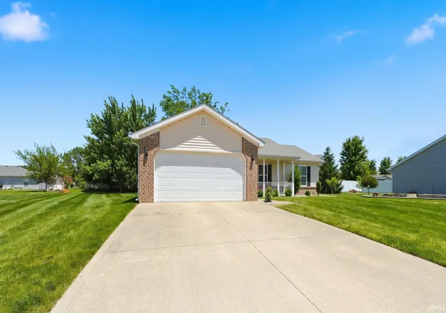 Photo 3 of Sale Pending at 1075 Granary Ct, Bluffton, IN 46714 | MLS# 202625453 | Listing updated on 2026-06-29