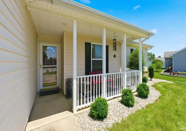 Photo 3 of Sale Pending at 1075 Granary Ct, Bluffton, IN 46714 | MLS# 202625453 | Listing updated on 2026-06-29
