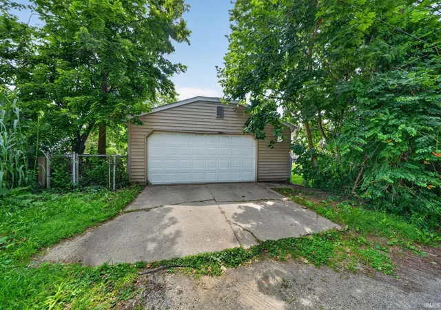 3rd image of 2518 Erskine Blvd, South Bend, IN 46614 | MLS# 202625471