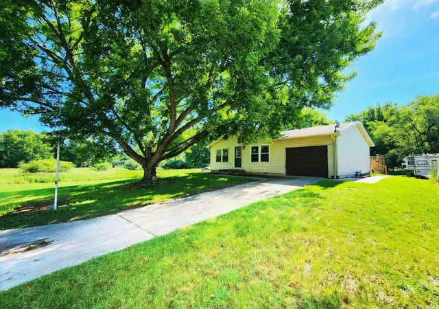 Photo 2 of Manufactured home for sale at 404 Aspen Ct, Warsaw, IN 46580 | MLS# 202625478 | Listing updated on 2026-07-10