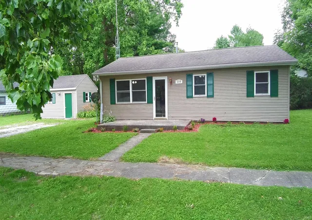 Homes for sale in Oxford, IN | 208 N Sheets St, Oxford, IN 47971 | MLS# 202625482