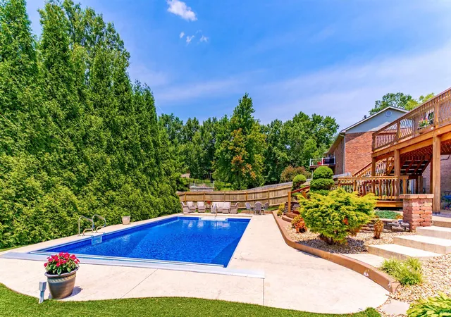 Photo 2 of Sale Pending at 10202 Brookcrest Dr, Evansville, IN 47711 | MLS# 202625496 | Listing updated on 2026-08-28