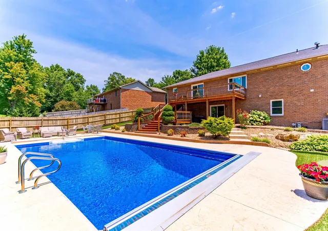 Photo 4 of Sale Pending at 10202 Brookcrest Dr, Evansville, IN 47711 | MLS# 202625496 | Listing updated on 2026-08-28