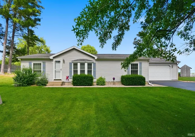 Homes for sale in Warsaw, IN | 2728 E Evergreen Dr, Warsaw, IN 46582 | MLS# 202625515