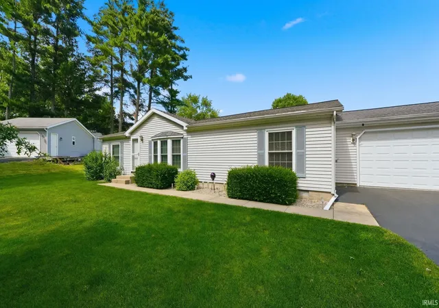 Homes for sale in Warsaw, IN | 2728 E Evergreen Dr, Warsaw, IN 46582 | MLS# 202625515