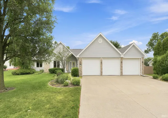 Photo 2 of Sale Pending at 2615 Candlewick Dr, Fort Wayne, IN 46804 | MLS# 202625556 | Listing updated on 2026-07-09