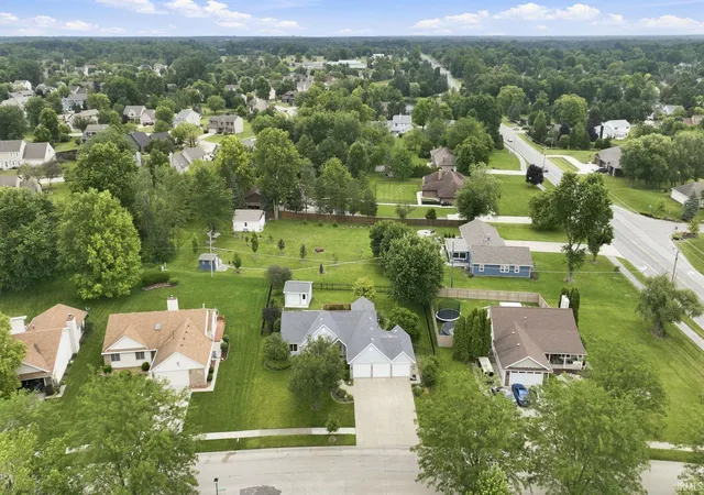 Photo 3 of Sale Pending at 2615 Candlewick Dr, Fort Wayne, IN 46804 | MLS# 202625556 | Listing updated on 2026-07-09