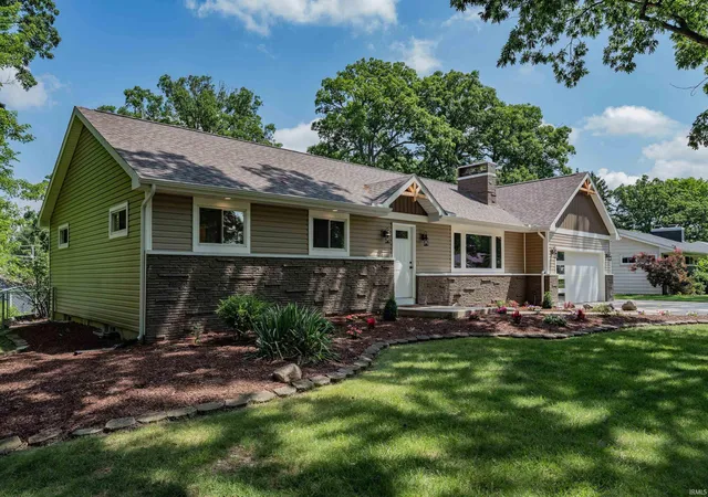 Photo 3 of Sale Pending at 4019 Dalewood Dr, Fort Wayne, IN 46815 | MLS# 202625559 | Listing updated on 2026-07-02