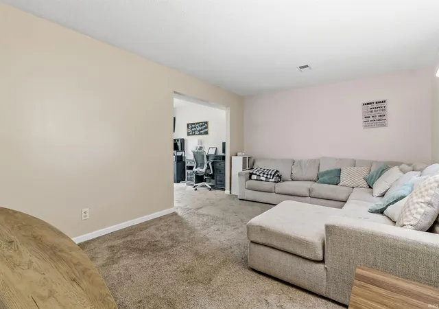 Photo 3 of Manufactured home for sale at 1476 N Manor Dr, Marion, IN 46952 | MLS# 202625577 | Listing updated on 2026-08-27