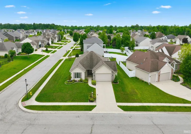 Photo 3 of Sale Pending at 9815 Chadwick Ln, Fort Wayne, IN 46818 | MLS# 202625579 | Listing updated on 2026-07-27