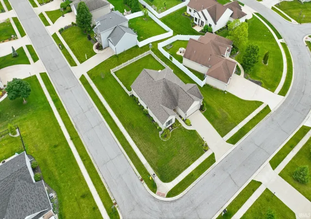 Photo 4 of Sale Pending at 9815 Chadwick Ln, Fort Wayne, IN 46818 | MLS# 202625579 | Listing updated on 2026-07-27