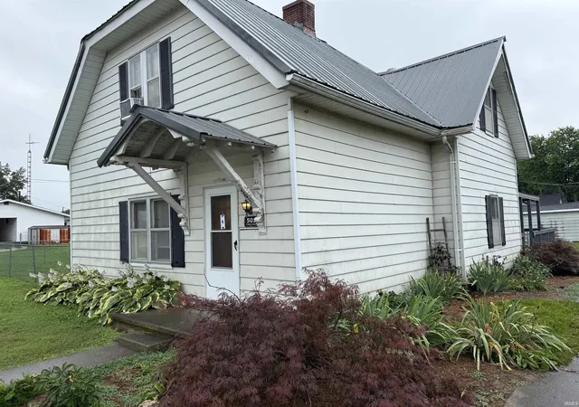 1st image of 501 E Maple St, Petersburg, IN 47567 | MLS# 202625591
