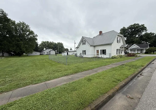 2nd image of 501 E Maple St, Petersburg, IN 47567 | MLS# 202625591