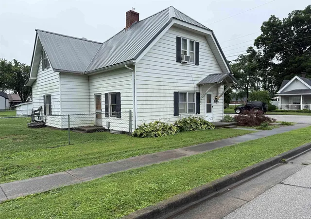 3rd image of 501 E Maple St, Petersburg, IN 47567 | MLS# 202625591