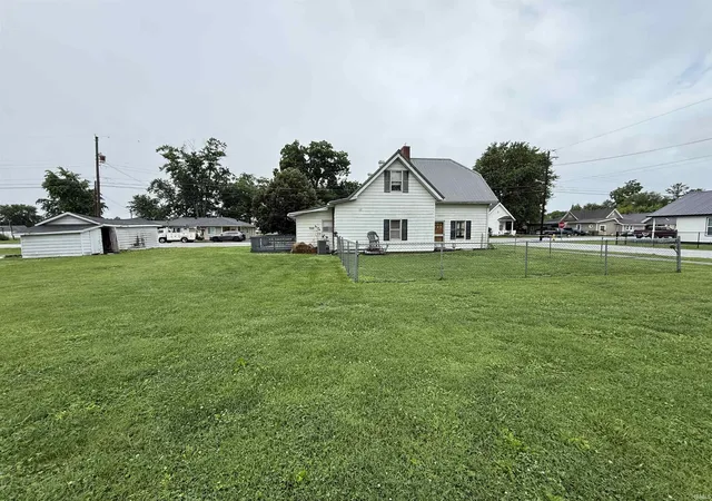 4th image of 501 E Maple St, Petersburg, IN 47567 | MLS# 202625591