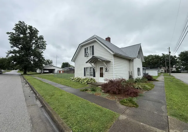 5th image of 501 E Maple St, Petersburg, IN 47567 | MLS# 202625591