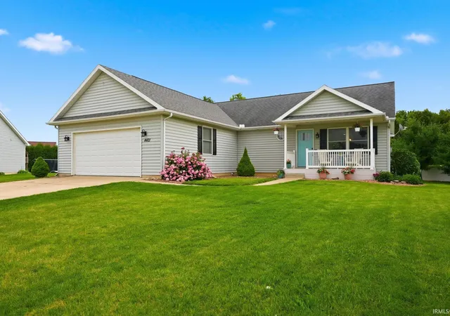 1st image of 4421 E Magill Ct, Syracuse, IN 46567 | MLS# 202625594