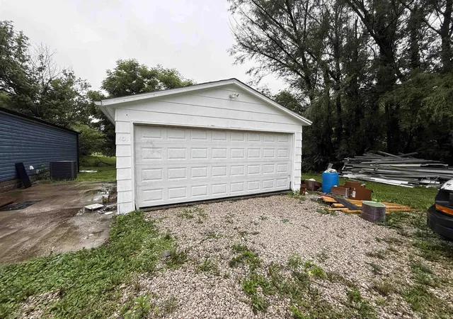18th image of 401 S 18th St, Petersburg, IN 47567 | MLS# 202625604