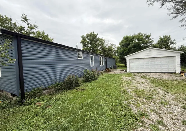 4th image of 401 S 18Th St, Petersburg, IN 47567 | MLS# 202625604