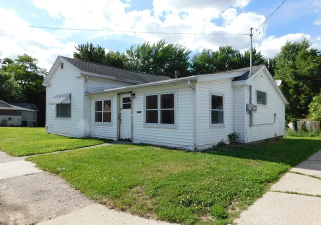 1st image of 515 E Clark St, Warsaw, IN 46580 | MLS# 202625622