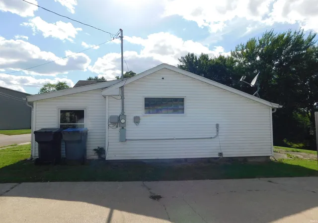 3rd image of 515 E Clark St, Warsaw, IN 46580 | MLS# 202625622