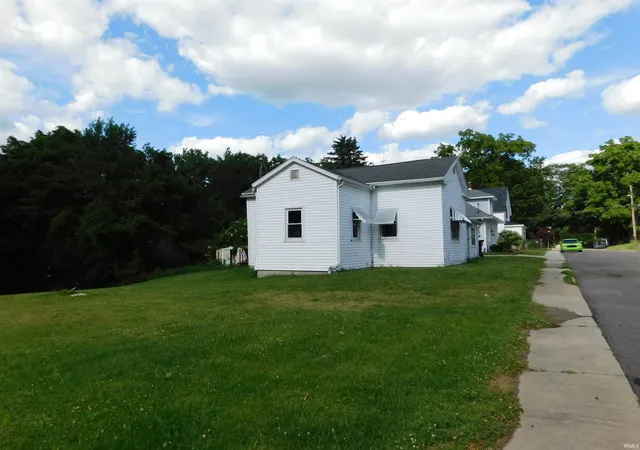 5th image of 515 E Clark St, Warsaw, IN 46580 | MLS# 202625622