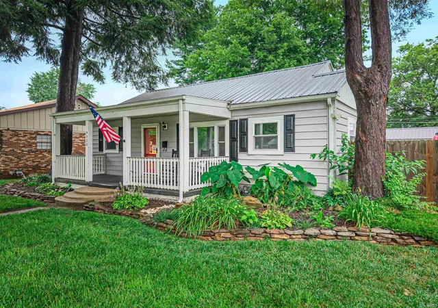 Photo 2 of Sale Pending at 4520 Taylor Ave, Evansville, IN 47714 | MLS# 202625632 | Listing updated on 2026-09-10