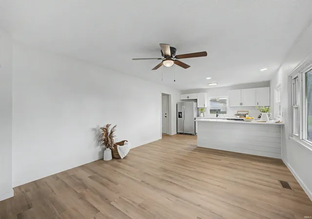 Photo 3 of Sale Pending at 4520 Taylor Ave, Evansville, IN 47714 | MLS# 202625632 | Listing updated on 2026-09-10