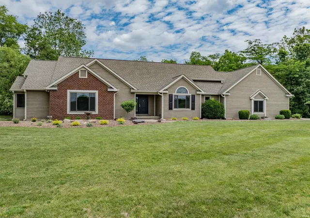 Photo 1 of Sale Pending at 7565 N Clear Crk Rd, Huntington, IN 46750 | MLS# 202625637 | Listing updated on 2026-10-06