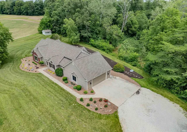 Photo 3 of Sale Pending at 7565 N Clear Crk Rd, Huntington, IN 46750 | MLS# 202625637 | Listing updated on 2026-10-06