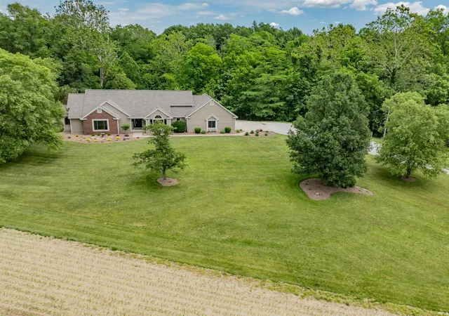 Photo 3 of Sale Pending at 7565 N Clear Crk Rd, Huntington, IN 46750 | MLS# 202625637 | Listing updated on 2026-10-06