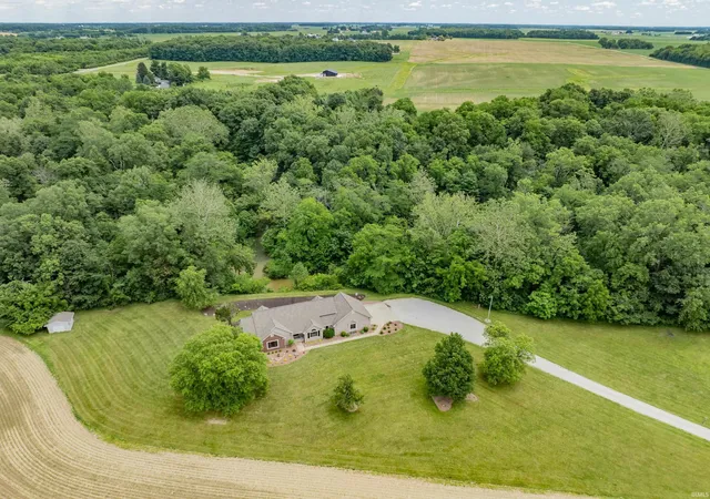 Photo 4 of Sale Pending at 7565 N Clear Crk Rd, Huntington, IN 46750 | MLS# 202625637 | Listing updated on 2026-10-06