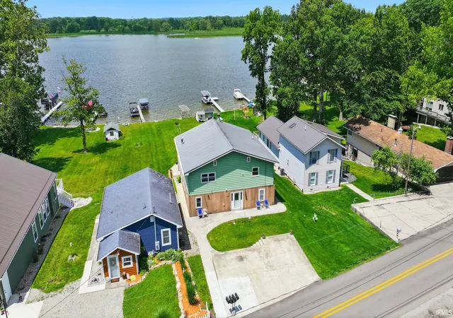 Homes for sale in Warsaw, IN | 2083 Chapman Lake Dr, Warsaw, IN 46582 | MLS# 202625639