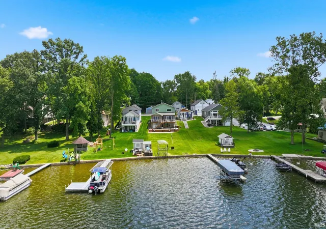 Homes for sale in Warsaw, IN | 2083 Chapman Lake Dr, Warsaw, IN 46582 | MLS# 202625639