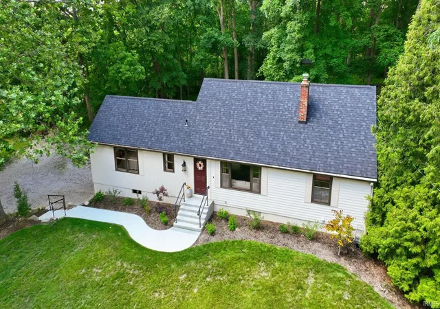 2nd image of 537 E Till Rd, Fort Wayne, IN 46825 | MLS# 202625640