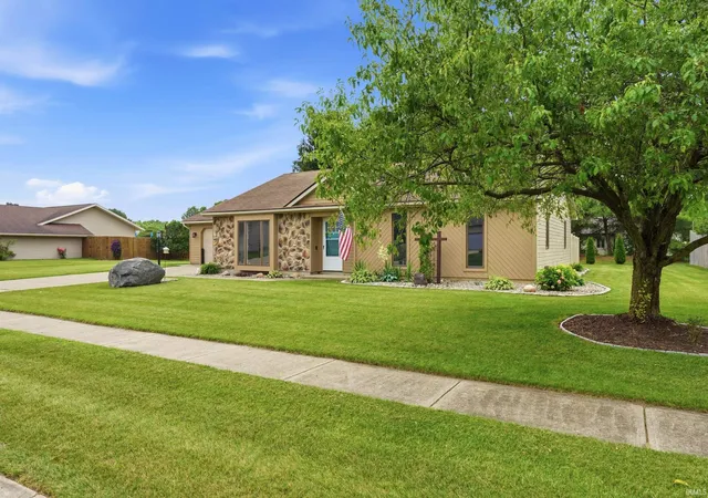 3rd image of 1919 Mill Stream Dr, Huntertown, IN 46748 | MLS# 202625643
