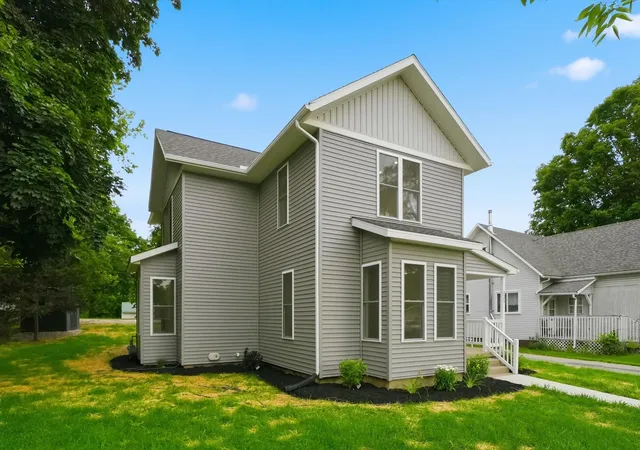 Homes for sale in Columbia City, IN | 121 N Oak St, Columbia City, IN 46725 | MLS# 202625656