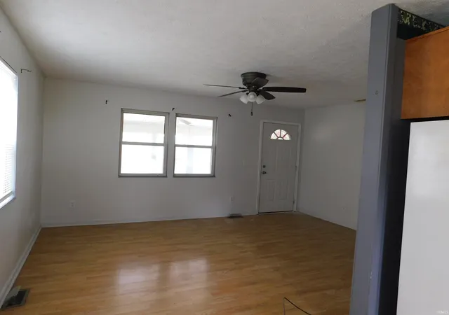 3rd image of 1131 Parks Dr, Spencer, IN 47460 | MLS# 202625659