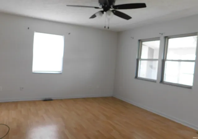 4th image of 1131 Parks Dr, Spencer, IN 47460 | MLS# 202625659