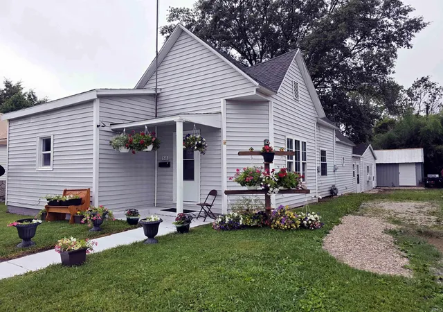 1st image of 816 S Main St, Bicknell, IN 47512 | MLS# 202625672