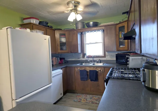 3rd image of 816 S Main St, Bicknell, IN 47512 | MLS# 202625672