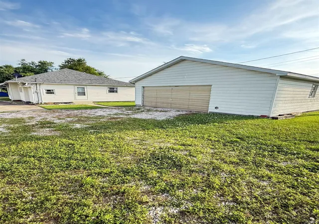 Photo 11 of Sale Pending at 504 E Pearl St, Washington, IN 47501 | MLS# 202625678 | Listing updated on 2026-08-27