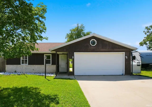 Photo 2 of Manufactured home for sale at 6806 Malvern Dr, Fort Wayne, IN 46816 | MLS# 202625680 | Listing updated on 2026-09-23