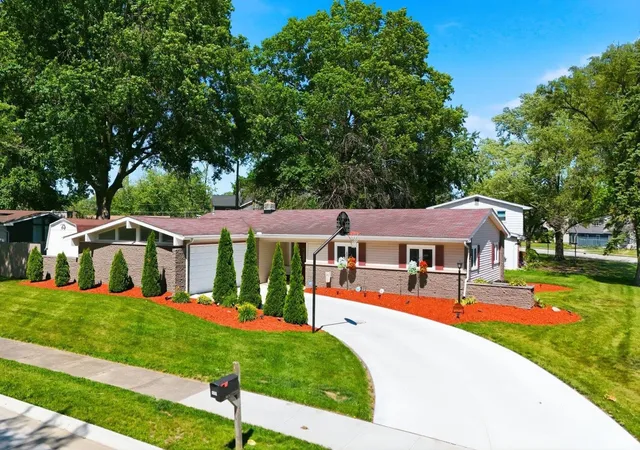 Photo 2 of Sale Pending at 4408 Imperial Ct, Fort Wayne, IN 46835 | MLS# 202625685 | Listing updated on 2026-07-15