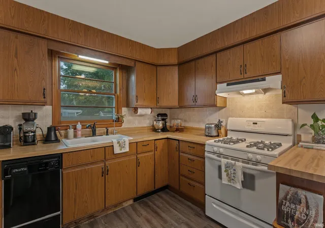 Photo 4 of Sale Pending at 229 N Hawthorne Dr, South Bend, IN 46617 | MLS# 202625691 | Listing updated on 2026-07-08