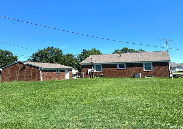 3rd image of 379 Ne H St, Linton, IN 47441 | MLS# 202625694